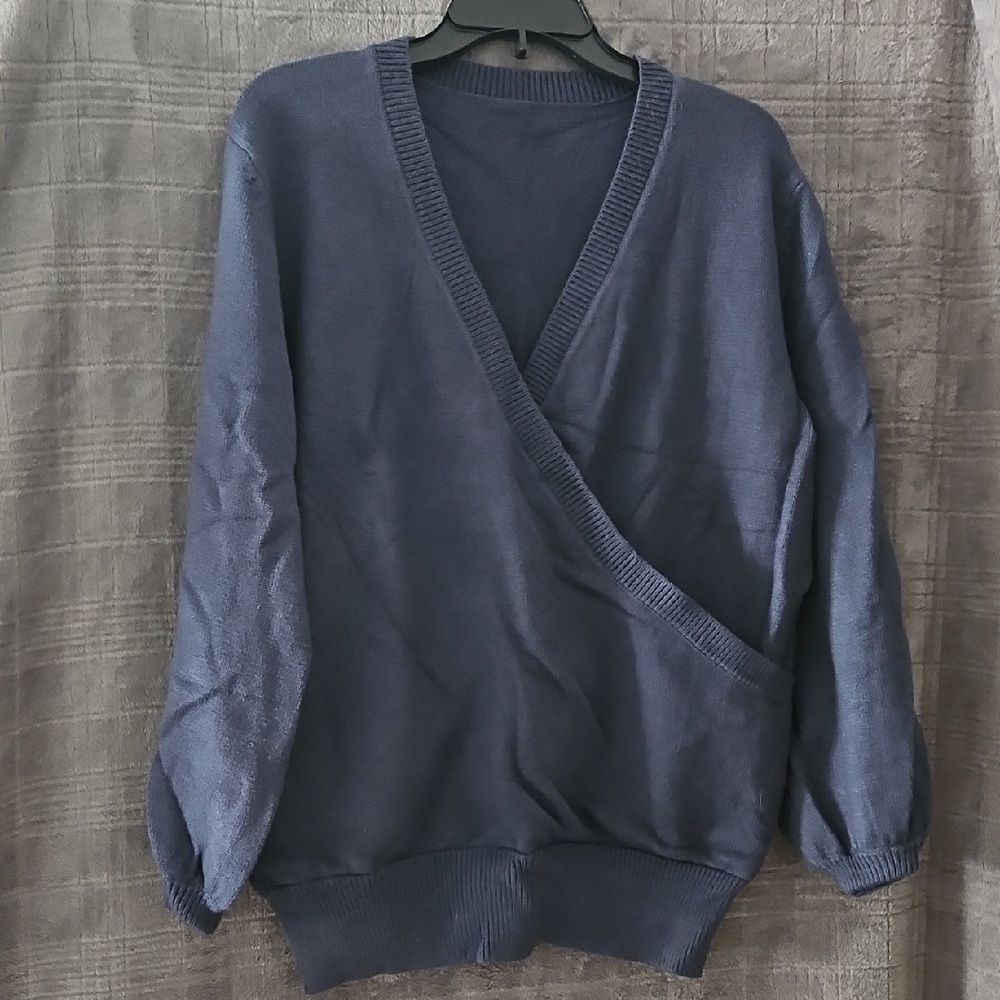 Amazon Women's V-Neck Sweater - Navy Blue